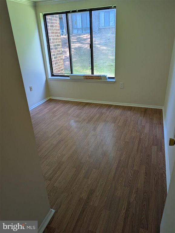 Image 11 of property listing at 18022 CHALET DR #27-103, Germantown, MD 20874