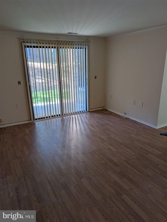 Image 18 of property listing at 18022 CHALET DR #27-103, Germantown, MD 20874