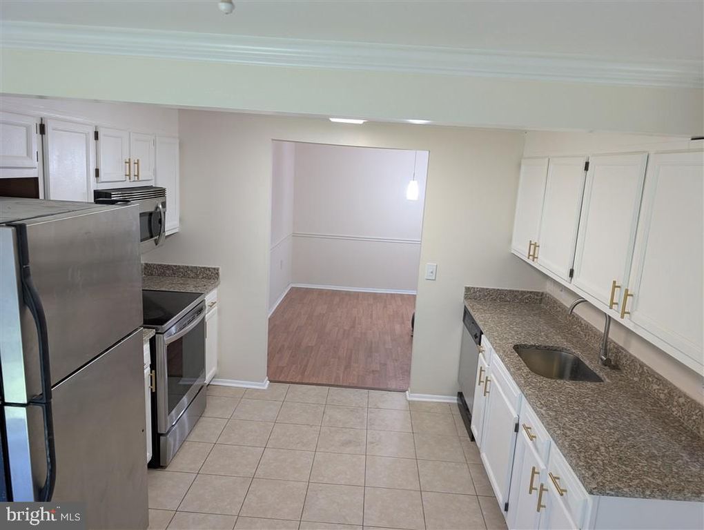 Image 2 of property listing at 18022 CHALET DR #27-103, Germantown, MD 20874