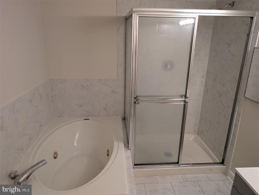 Image 6 of property listing at 18022 CHALET DR #27-103, Germantown, MD 20874