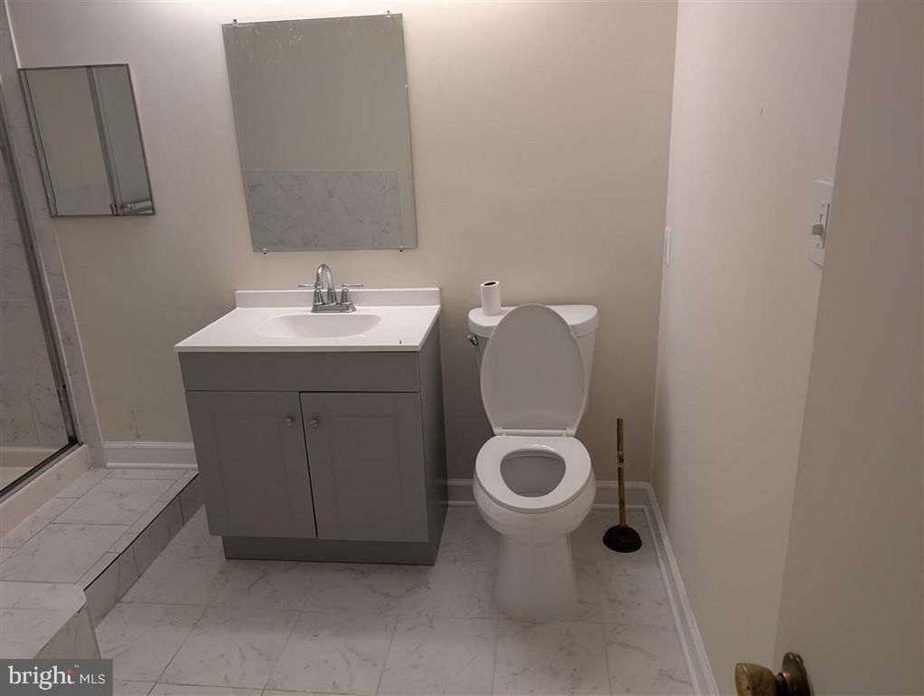 Image 9 of property listing at 18022 CHALET DR #27-103, Germantown, MD 20874