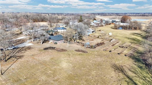 24511 S State Route K Highway, East Lynne, MO 64743