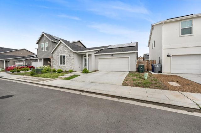 4457 Joaquin Avenue, Clovis, CA 93619