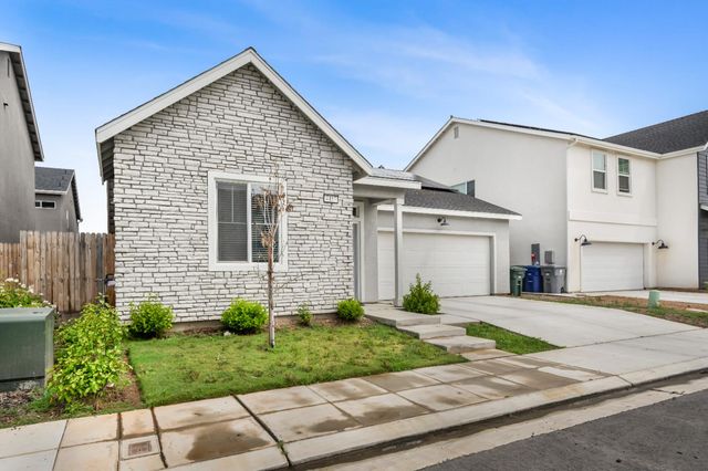 4457 Joaquin Avenue, Clovis, CA 93619