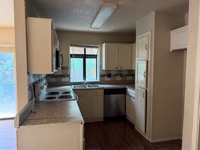 1110 Sandalwood Lane, Desoto, TX 75115