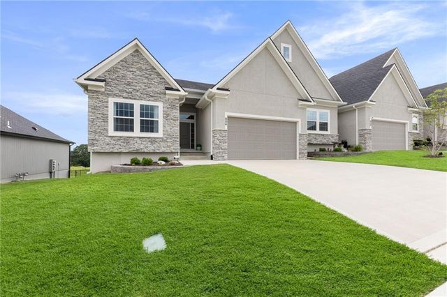 804 NE Algonquin Street, Lee's Summit, MO 64064