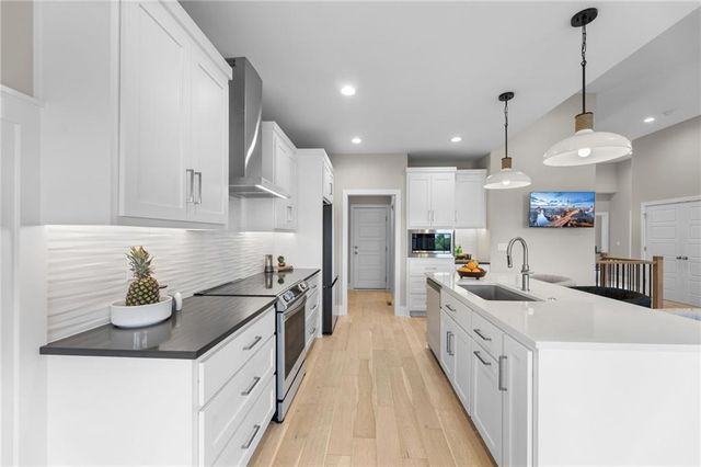 804 NE Algonquin Street, Lee's Summit, MO 64064