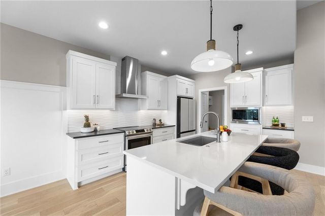804 NE Algonquin Street, Lee's Summit, MO 64064
