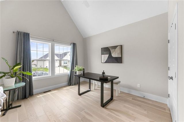 804 NE Algonquin Street, Lee's Summit, MO 64064