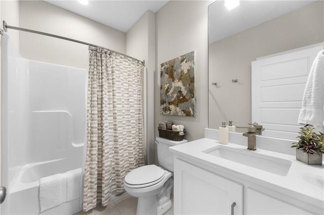 804 NE Algonquin Street, Lee's Summit, MO 64064