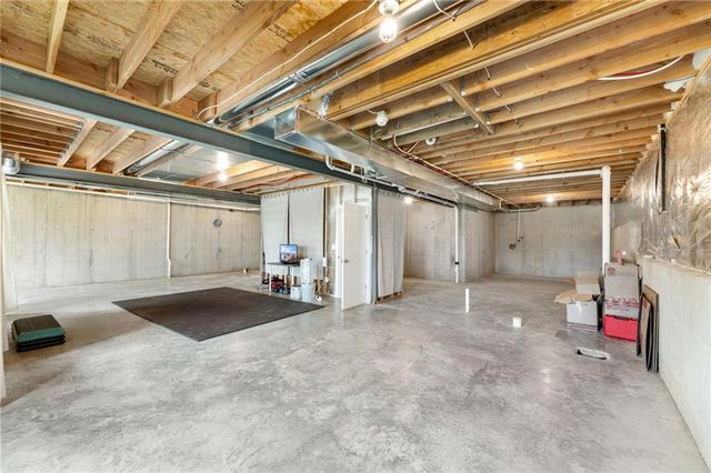 804 NE Algonquin Street, Lee's Summit, MO 64064
