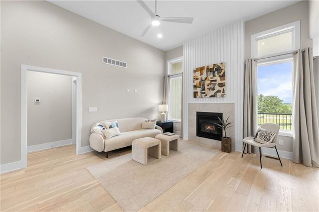 804 NE Algonquin Street, Lee's Summit, MO 64064