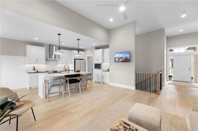 804 NE Algonquin Street, Lee's Summit, MO 64064