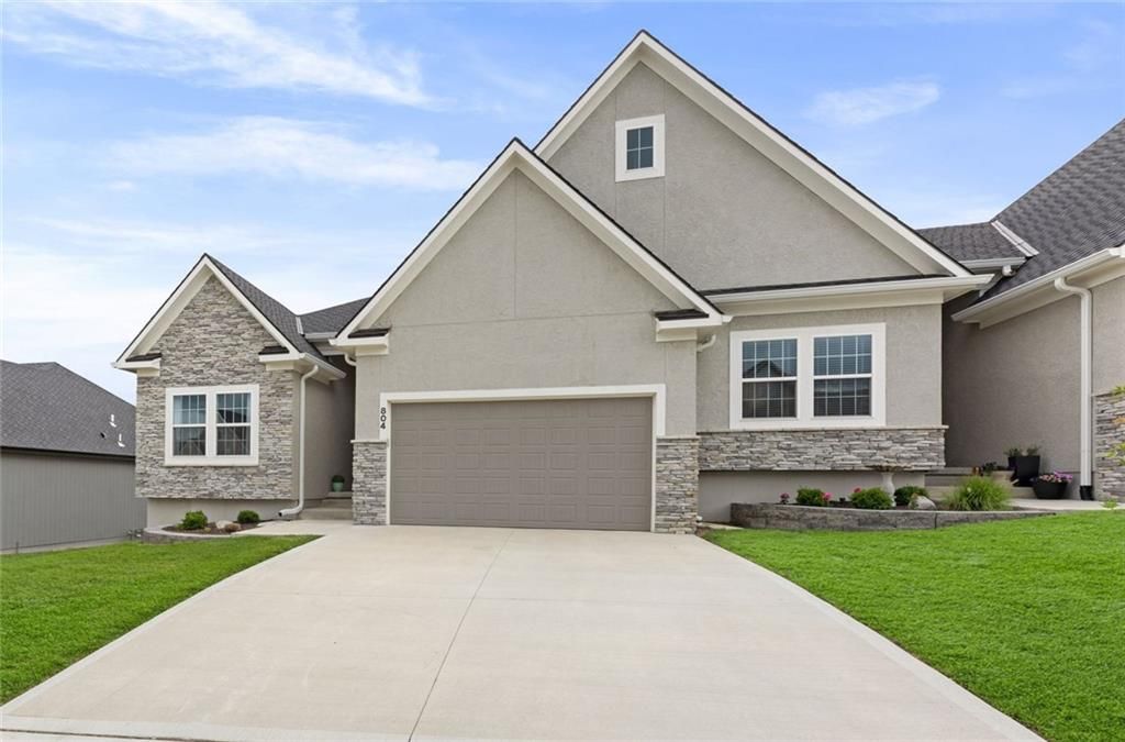 804 NE Algonquin Street, Lee's Summit, MO 64064