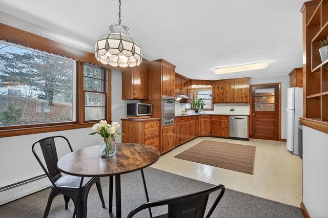 5 Crestwood Cir, Lawrence, MA 01843