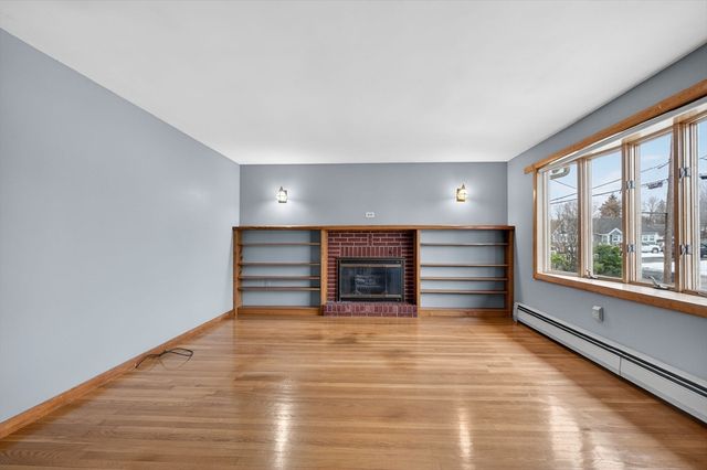 5 Crestwood Cir, Lawrence, MA 01843