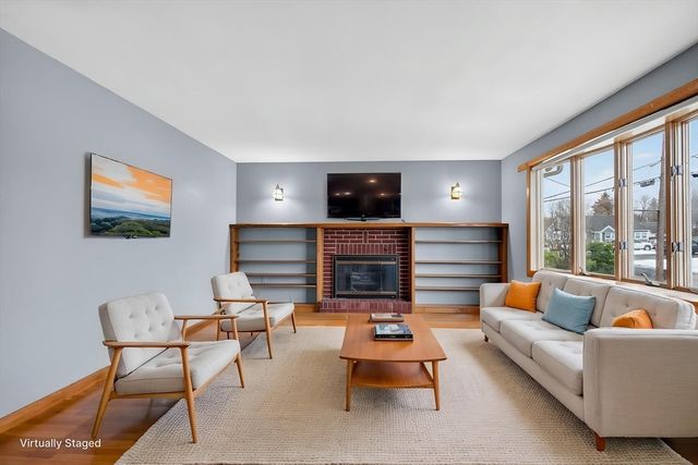 5 Crestwood Cir, Lawrence, MA 01843