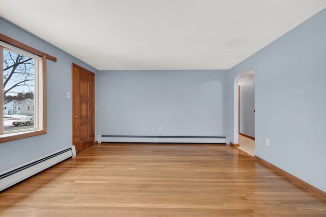 5 Crestwood Cir, Lawrence, MA 01843