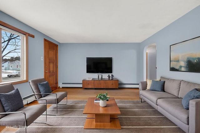 5 Crestwood Cir, Lawrence, MA 01843