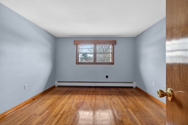 5 Crestwood Cir, Lawrence, MA 01843