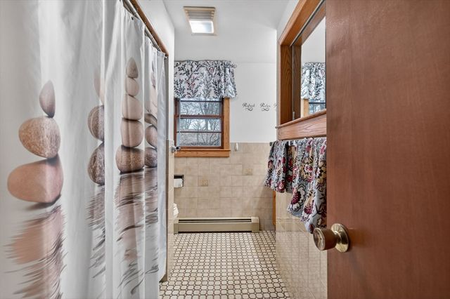 5 Crestwood Cir, Lawrence, MA 01843