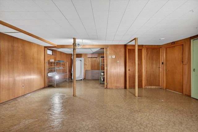 5 Crestwood Cir, Lawrence, MA 01843