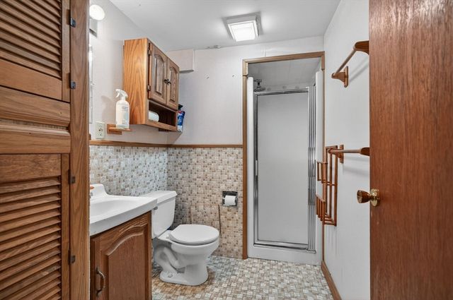 5 Crestwood Cir, Lawrence, MA 01843