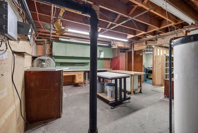 5 Crestwood Cir, Lawrence, MA 01843