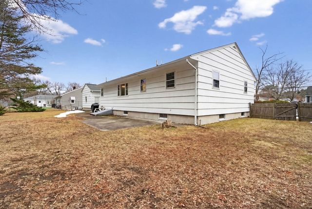 5 Crestwood Cir, Lawrence, MA 01843