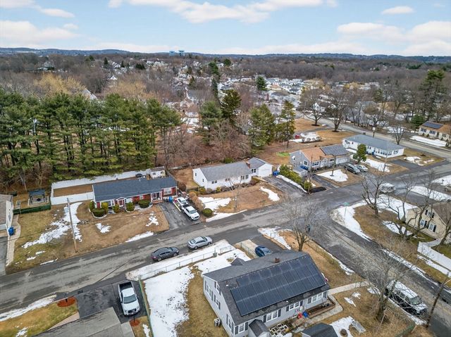 5 Crestwood Cir, Lawrence, MA 01843