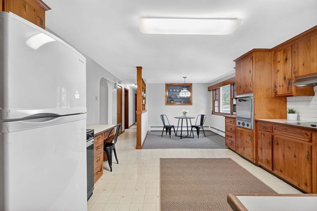 5 Crestwood Cir, Lawrence, MA 01843