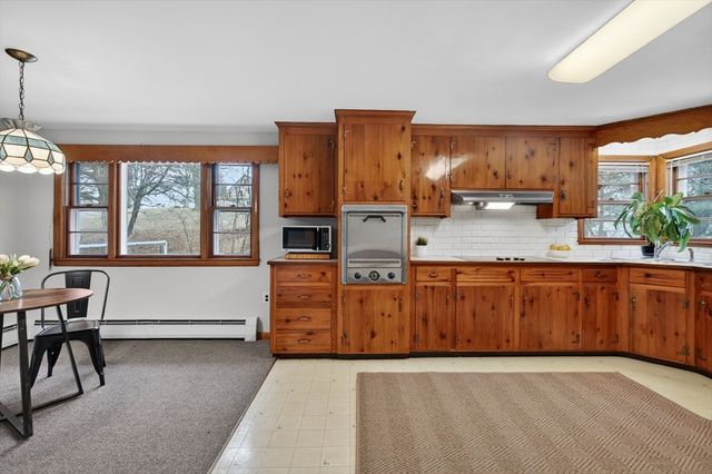 5 Crestwood Cir, Lawrence, MA 01843