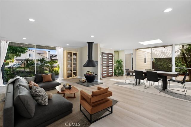 1824 Park Street, Huntington Beach, CA 92648