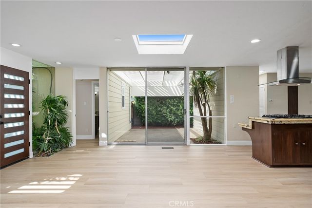 1824 Park Street, Huntington Beach, CA 92648