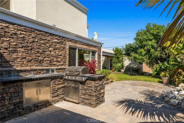 1824 Park Street, Huntington Beach, CA 92648