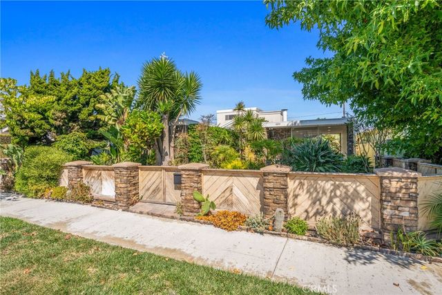 1824 Park Street, Huntington Beach, CA 92648