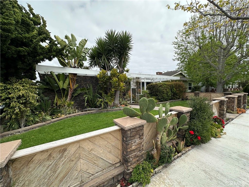 1824 Park Street, Huntington Beach, CA 92648