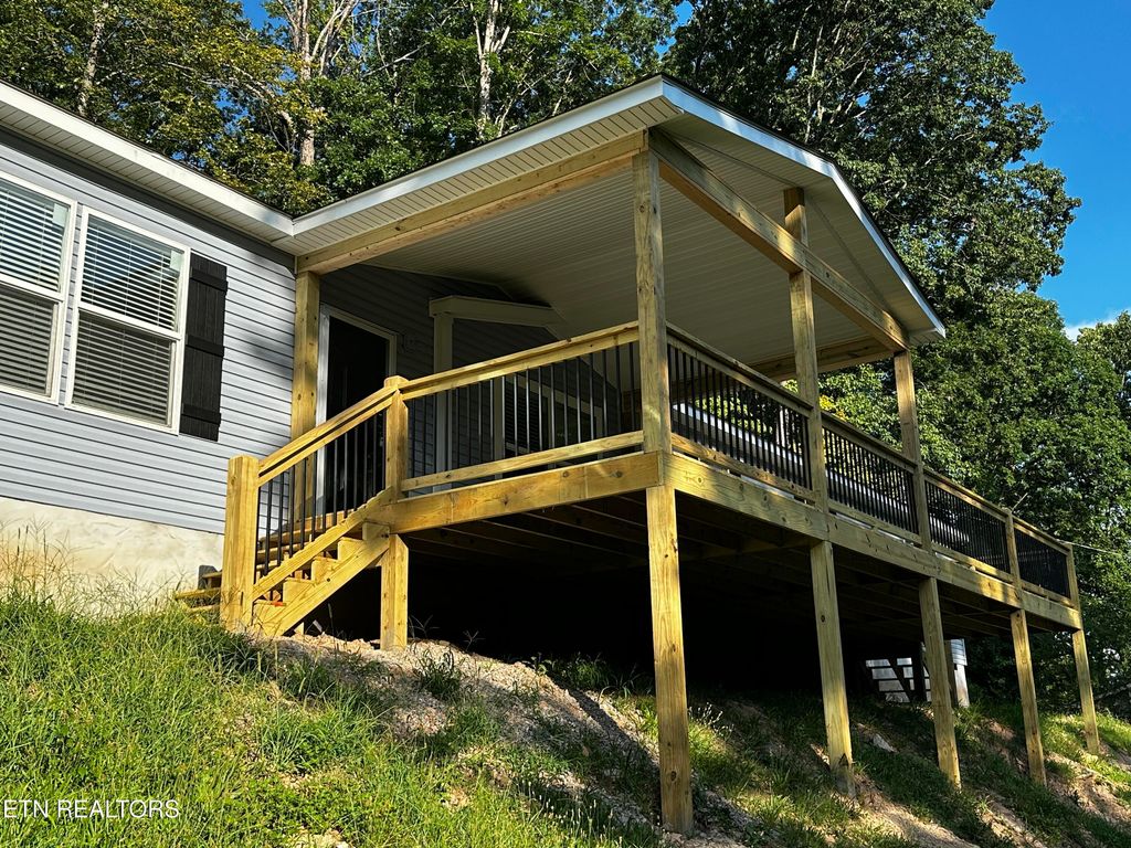 316 N Dogwood Rd, Powell, TN 37849