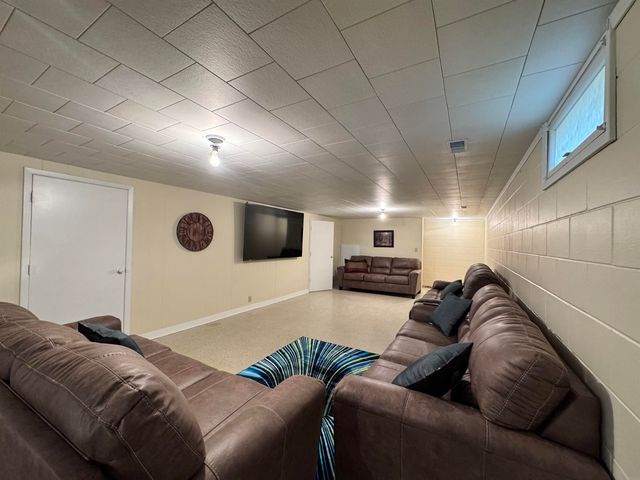 231 McKay Avenue, Waterloo, IA 50703