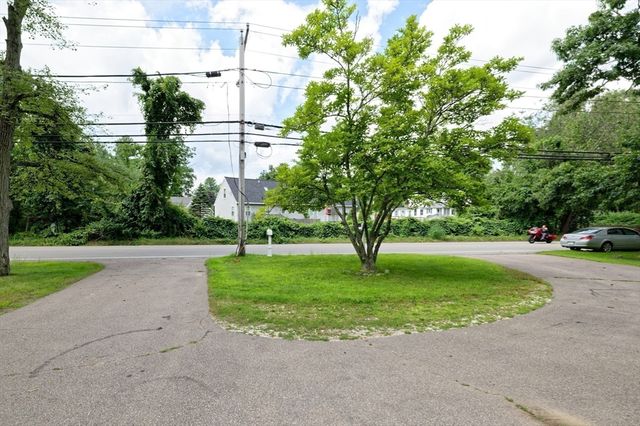 318 South Main St, Hopedale, MA 01747