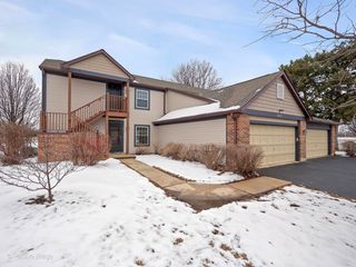 429 Sandhurst Circle 1, Glen Ellyn, IL 60137