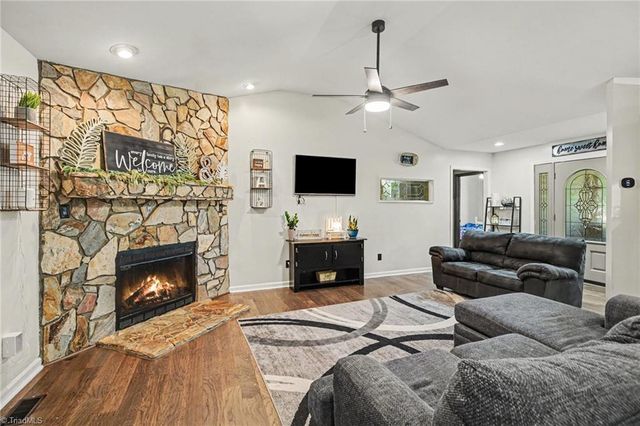 118 E Chinaberry Court, Mocksville, NC 27082
