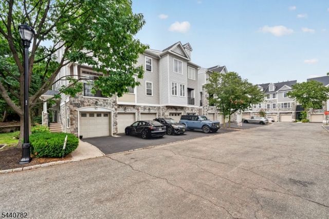 169 Winchester Ct, Clifton City, NJ 07013