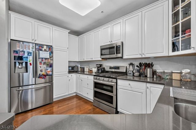 169 Winchester Ct, Clifton City, NJ 07013