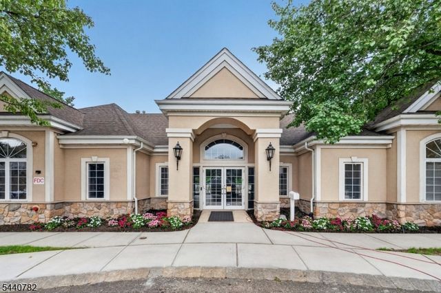 169 Winchester Ct, Clifton City, NJ 07013