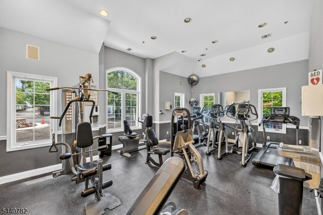169 Winchester Ct, Clifton City, NJ 07013