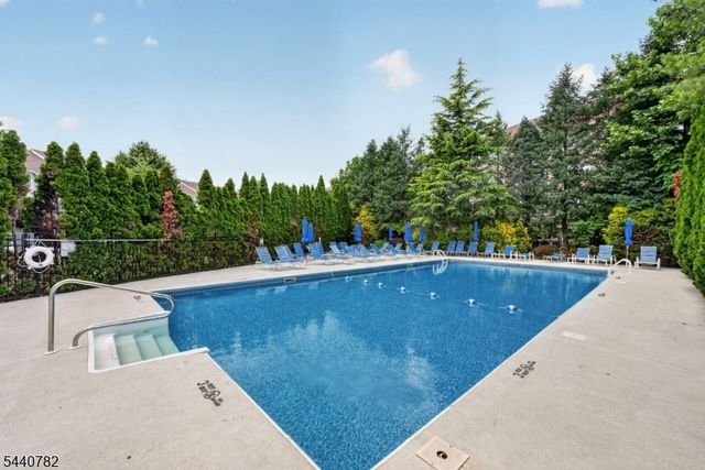 169 Winchester Ct, Clifton City, NJ 07013