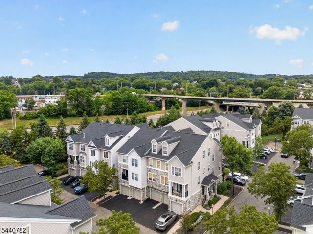169 Winchester Ct, Clifton City, NJ 07013