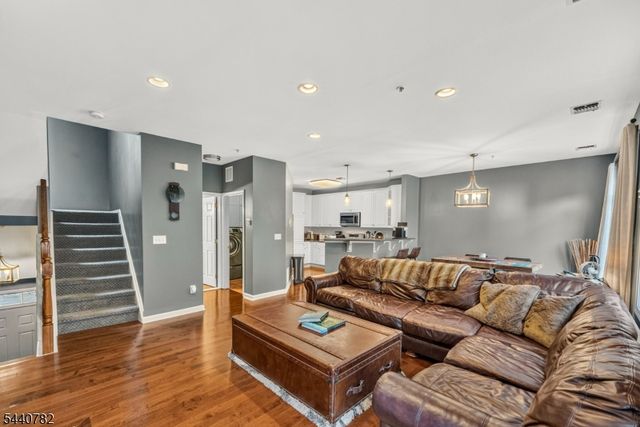 169 Winchester Ct, Clifton City, NJ 07013