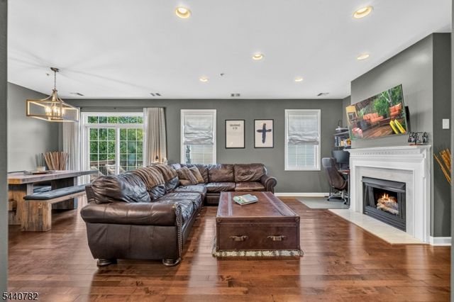 169 Winchester Ct, Clifton City, NJ 07013